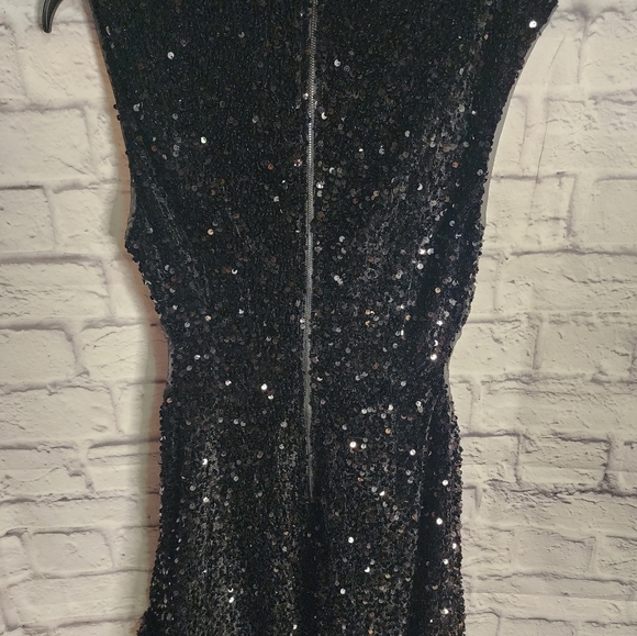 Sofia The Label size Med. Mini soft sequins coctail dress with side cut outs - Picture 7 of 7